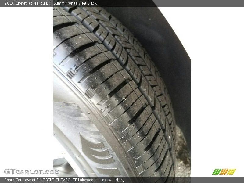Summit White / Jet Black 2016 Chevrolet Malibu LT