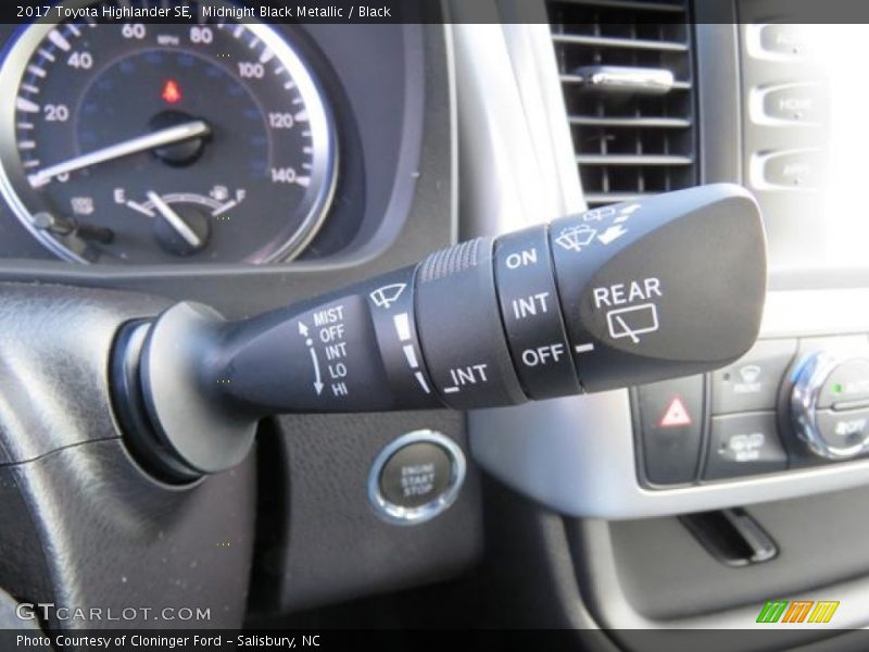Midnight Black Metallic / Black 2017 Toyota Highlander SE
