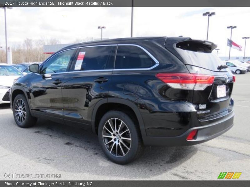 Midnight Black Metallic / Black 2017 Toyota Highlander SE