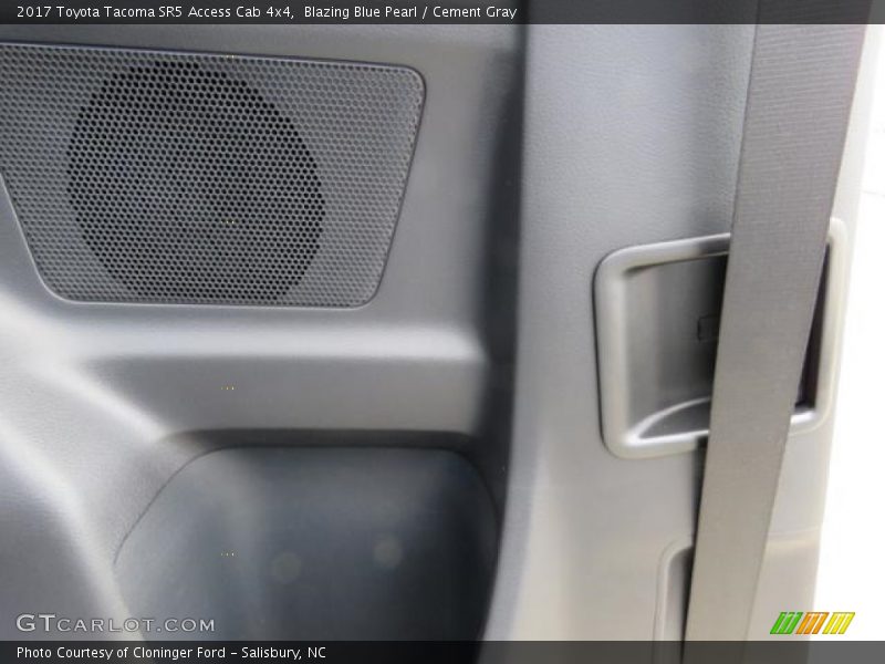 Blazing Blue Pearl / Cement Gray 2017 Toyota Tacoma SR5 Access Cab 4x4