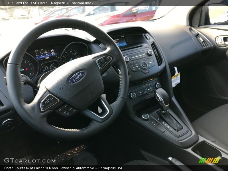 Magnetic / Charcoal Black 2017 Ford Focus SE Hatch