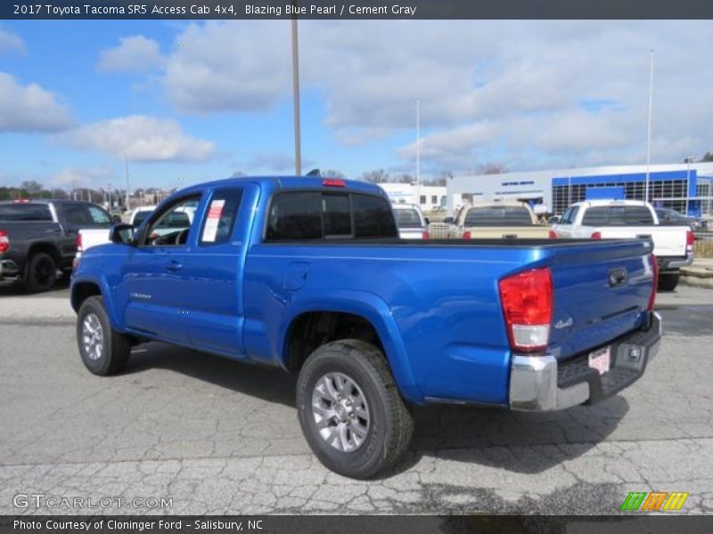 Blazing Blue Pearl / Cement Gray 2017 Toyota Tacoma SR5 Access Cab 4x4