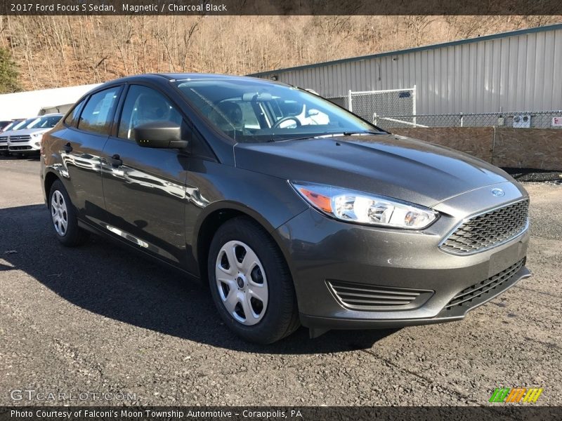 Magnetic / Charcoal Black 2017 Ford Focus S Sedan