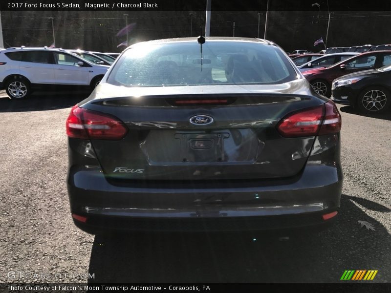 Magnetic / Charcoal Black 2017 Ford Focus S Sedan