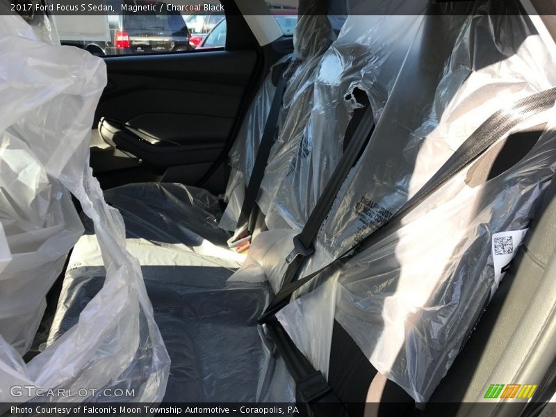 Magnetic / Charcoal Black 2017 Ford Focus S Sedan