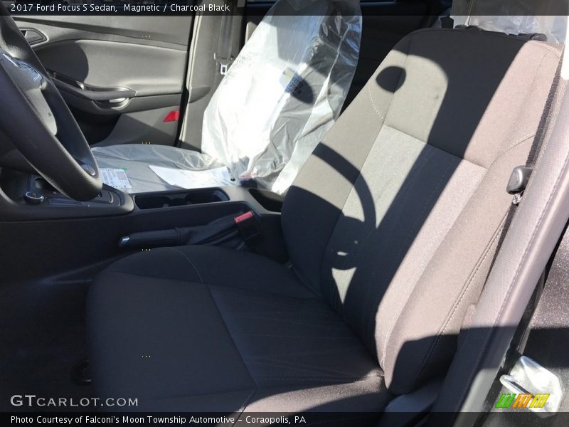 Magnetic / Charcoal Black 2017 Ford Focus S Sedan