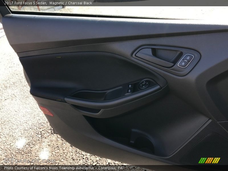 Magnetic / Charcoal Black 2017 Ford Focus S Sedan