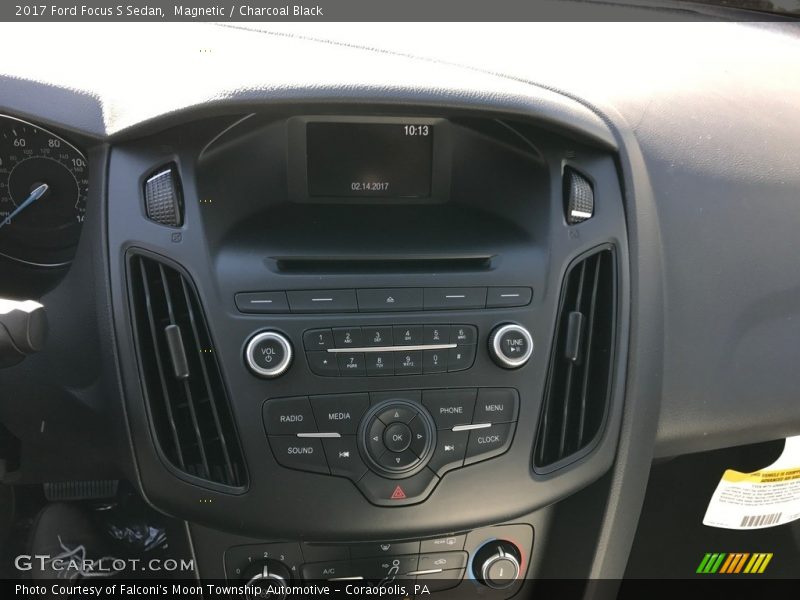 Magnetic / Charcoal Black 2017 Ford Focus S Sedan