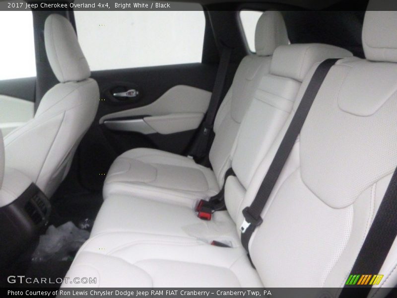 Bright White / Black 2017 Jeep Cherokee Overland 4x4