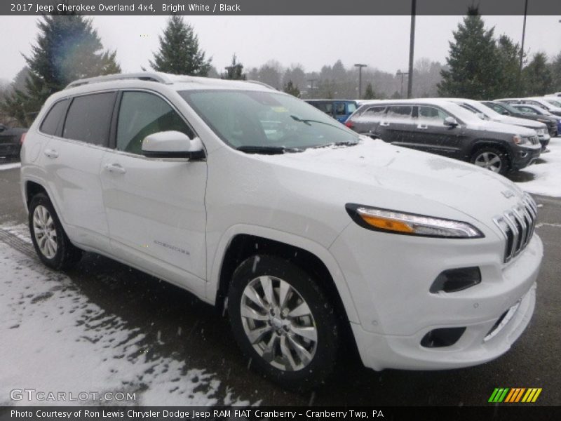 Bright White / Black 2017 Jeep Cherokee Overland 4x4