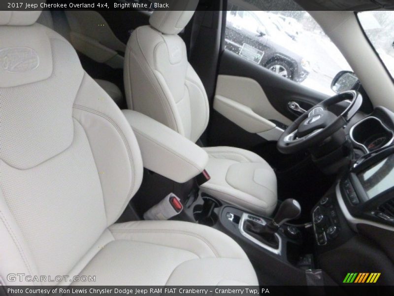 Bright White / Black 2017 Jeep Cherokee Overland 4x4