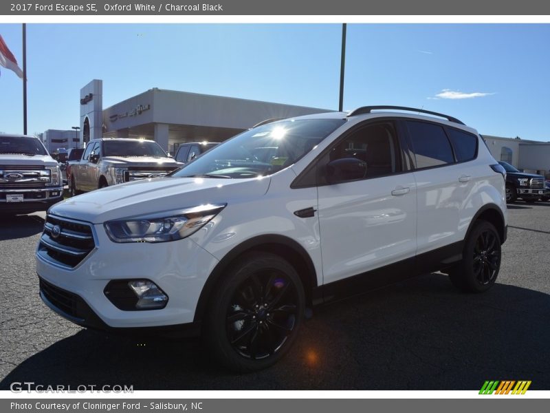 Oxford White / Charcoal Black 2017 Ford Escape SE