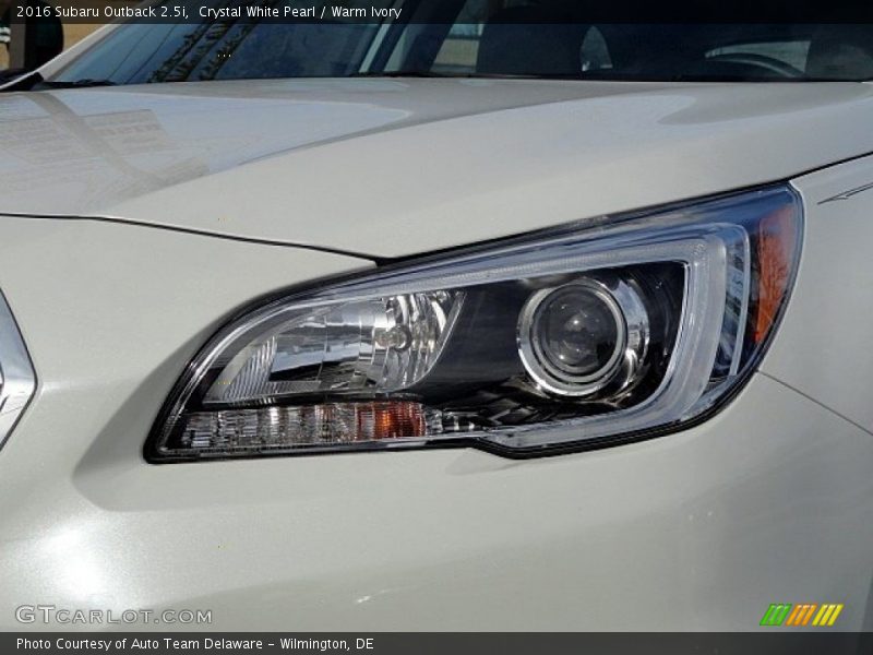 Crystal White Pearl / Warm Ivory 2016 Subaru Outback 2.5i