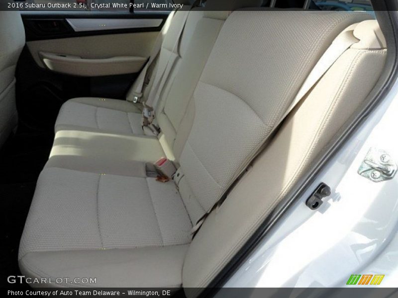 Crystal White Pearl / Warm Ivory 2016 Subaru Outback 2.5i