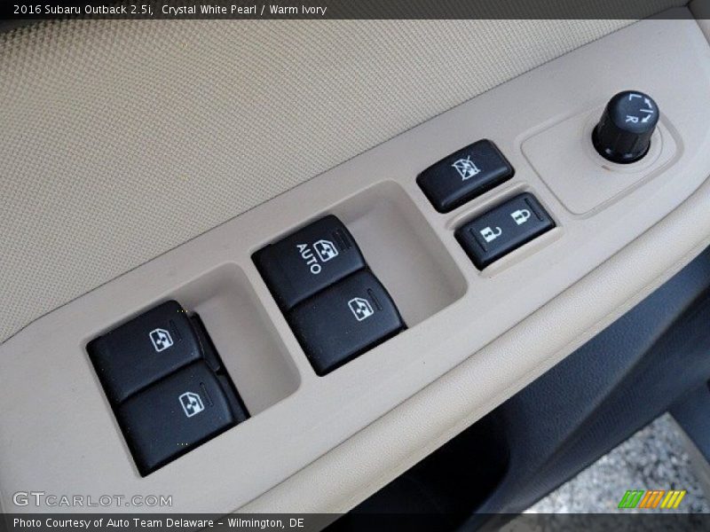 Crystal White Pearl / Warm Ivory 2016 Subaru Outback 2.5i