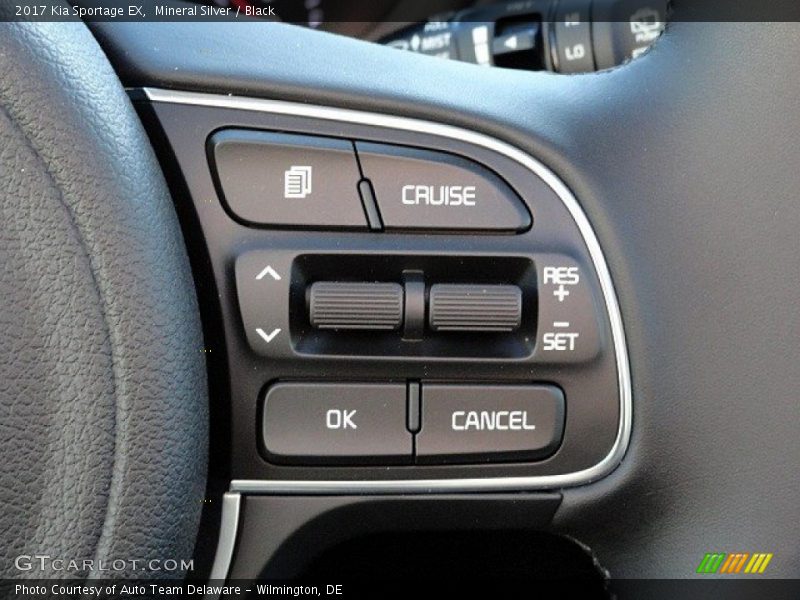 Mineral Silver / Black 2017 Kia Sportage EX
