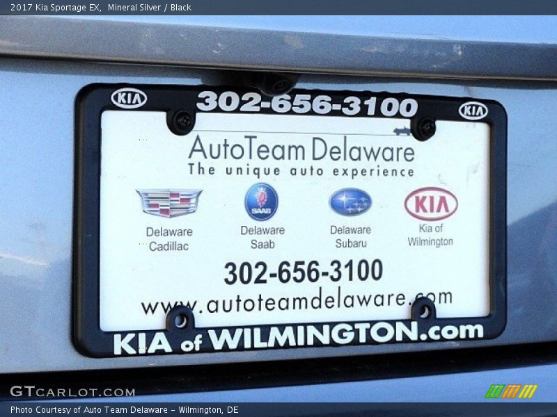Mineral Silver / Black 2017 Kia Sportage EX