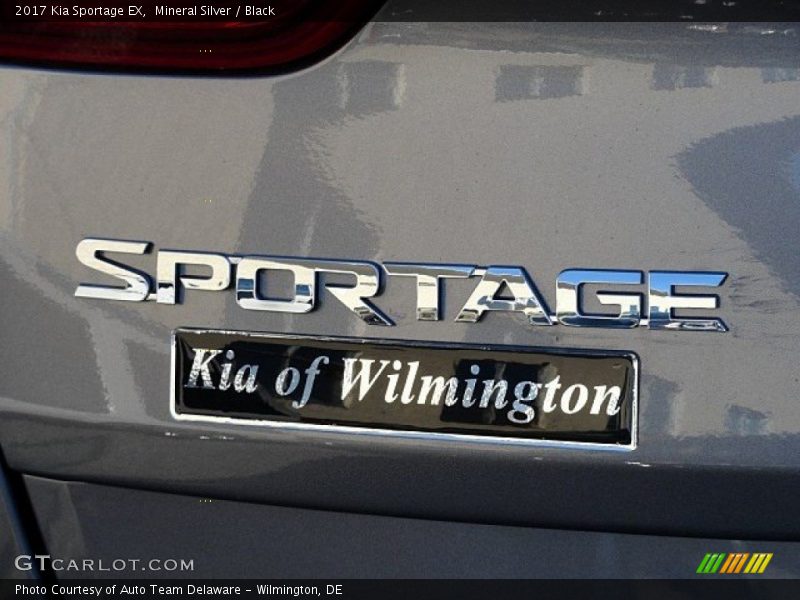 Mineral Silver / Black 2017 Kia Sportage EX