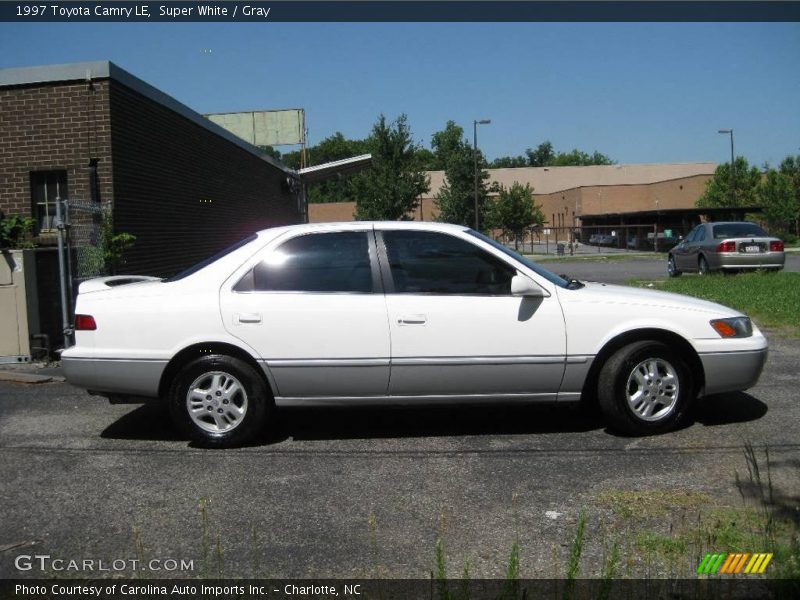 Super White / Gray 1997 Toyota Camry LE
