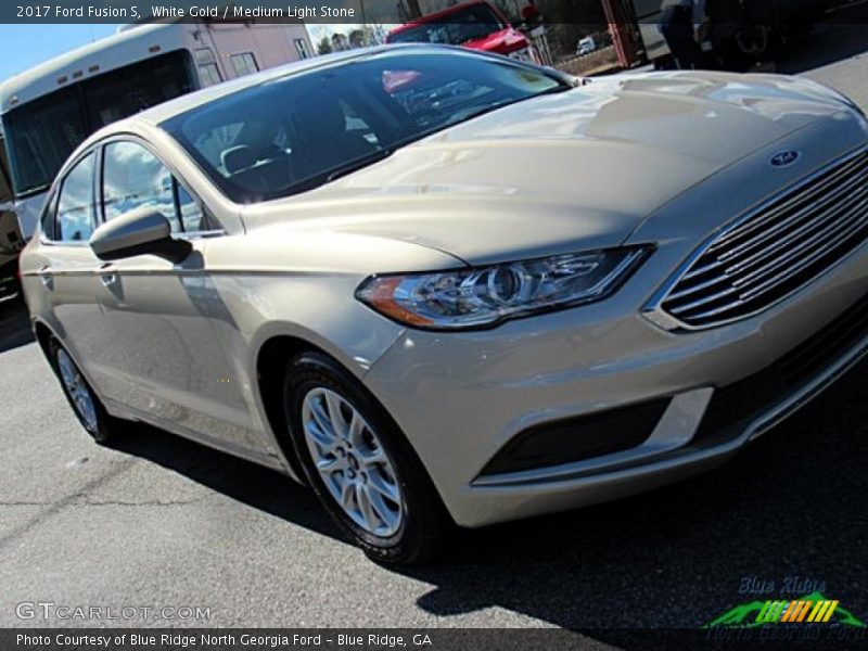 White Gold / Medium Light Stone 2017 Ford Fusion S