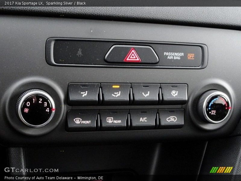 Sparkling Silver / Black 2017 Kia Sportage LX