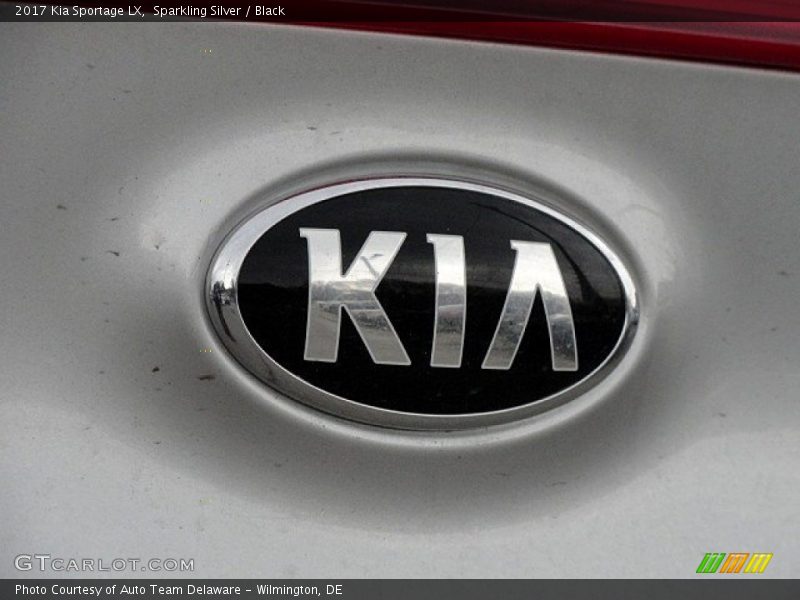 Sparkling Silver / Black 2017 Kia Sportage LX