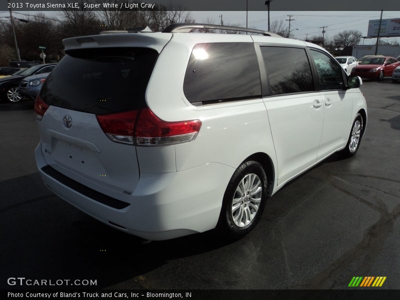 Super White / Light Gray 2013 Toyota Sienna XLE