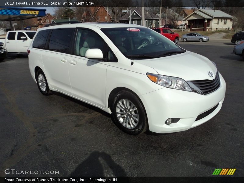 Super White / Light Gray 2013 Toyota Sienna XLE