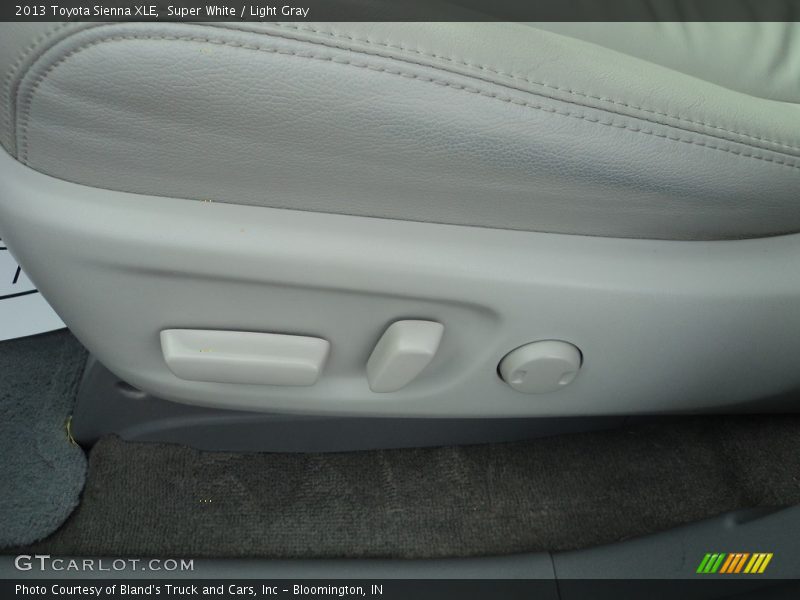 Super White / Light Gray 2013 Toyota Sienna XLE