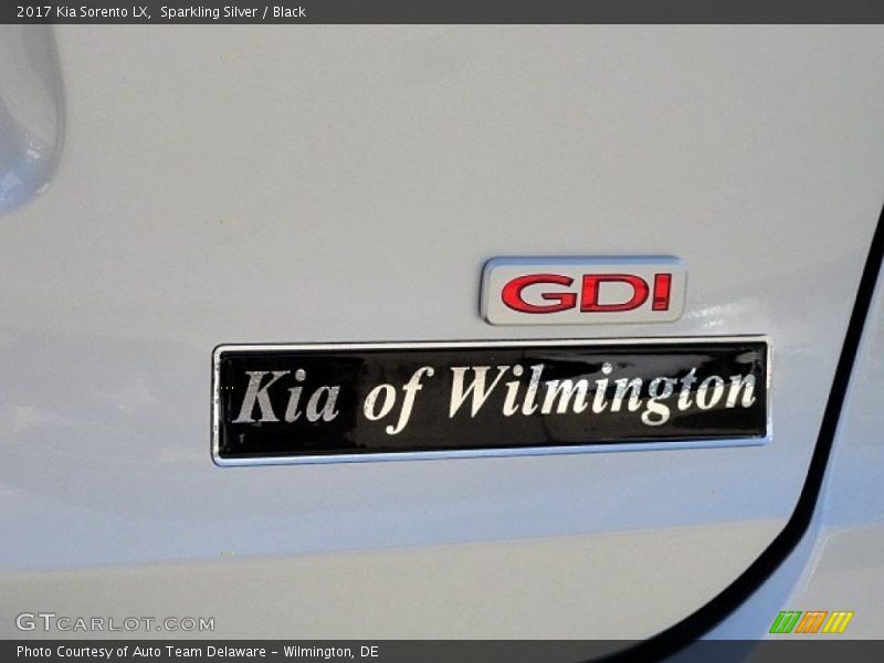 Sparkling Silver / Black 2017 Kia Sorento LX