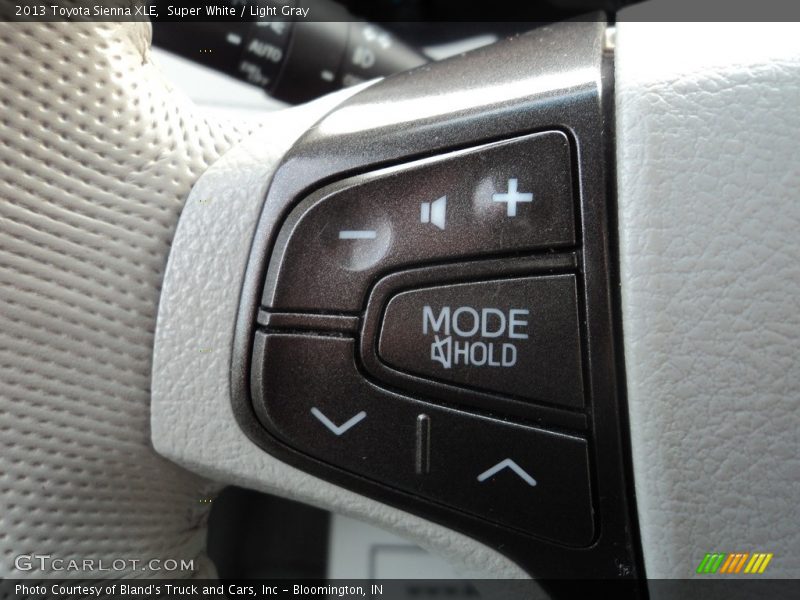 Super White / Light Gray 2013 Toyota Sienna XLE