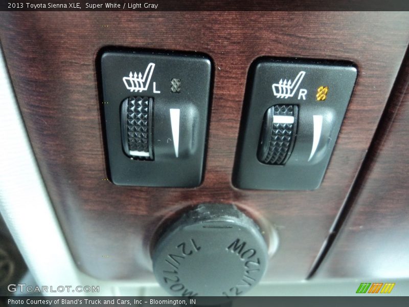 Super White / Light Gray 2013 Toyota Sienna XLE