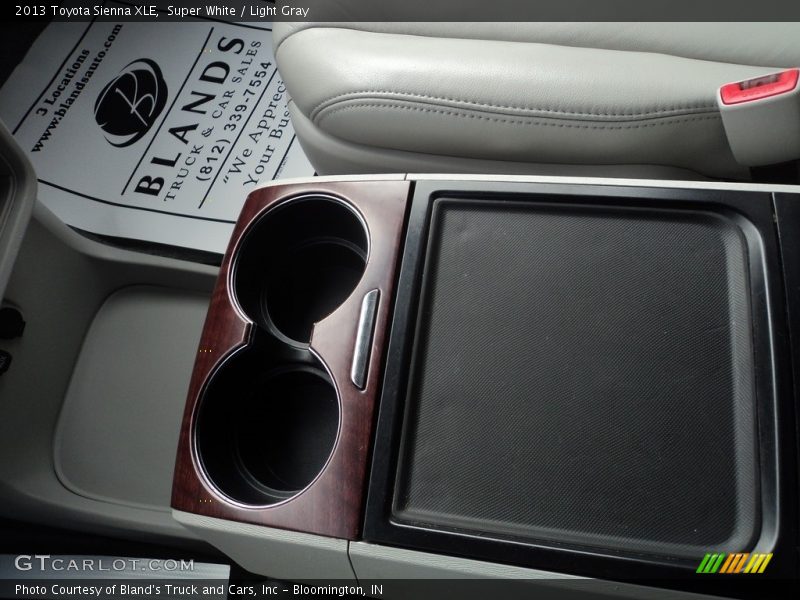 Super White / Light Gray 2013 Toyota Sienna XLE