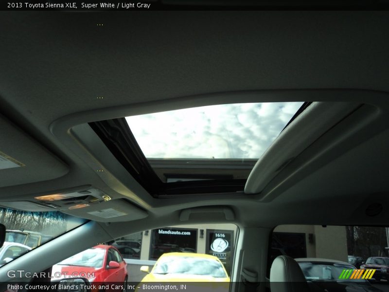 Super White / Light Gray 2013 Toyota Sienna XLE