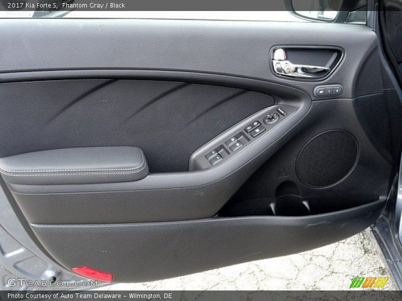 Phantom Gray / Black 2017 Kia Forte S