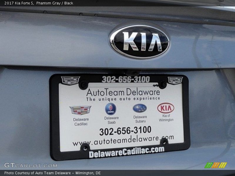 Phantom Gray / Black 2017 Kia Forte S
