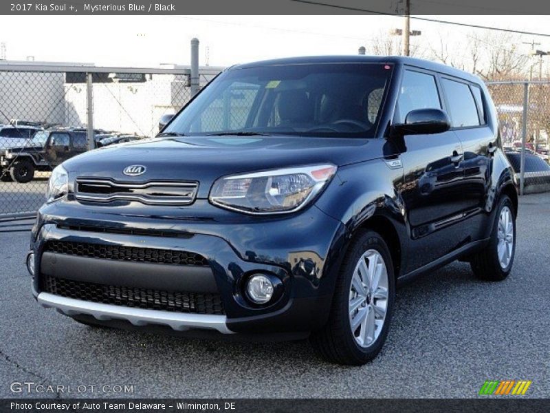 Front 3/4 View of 2017 Soul +