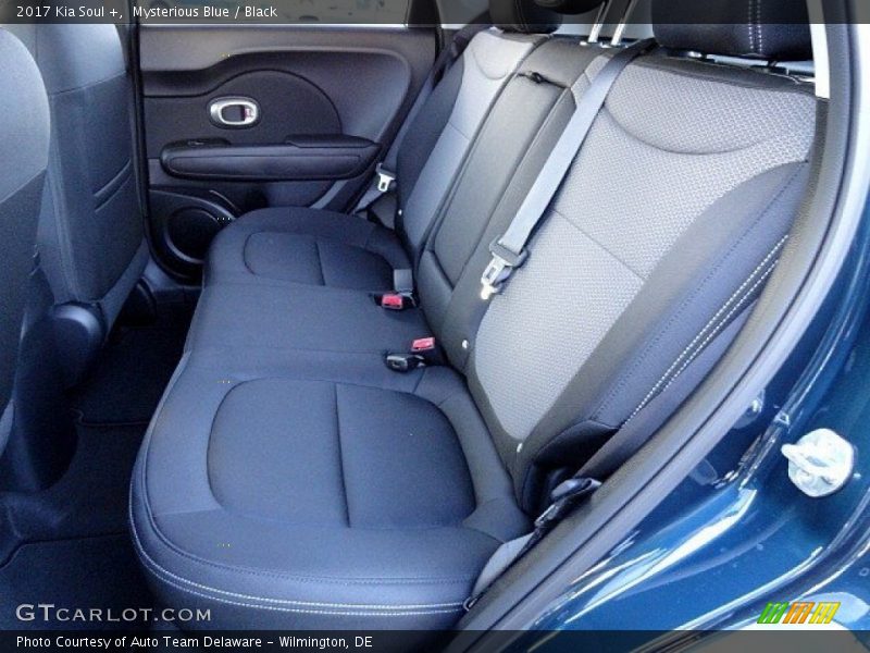 Rear Seat of 2017 Soul +