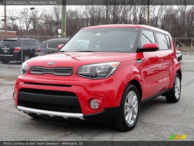 Front 3/4 View of 2017 Soul +