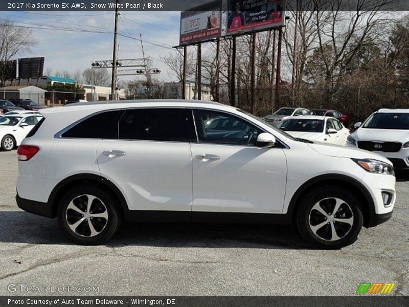 Snow White Pearl / Black 2017 Kia Sorento EX AWD