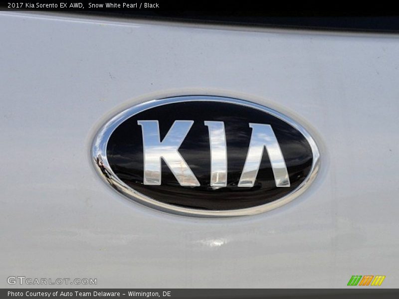 Snow White Pearl / Black 2017 Kia Sorento EX AWD