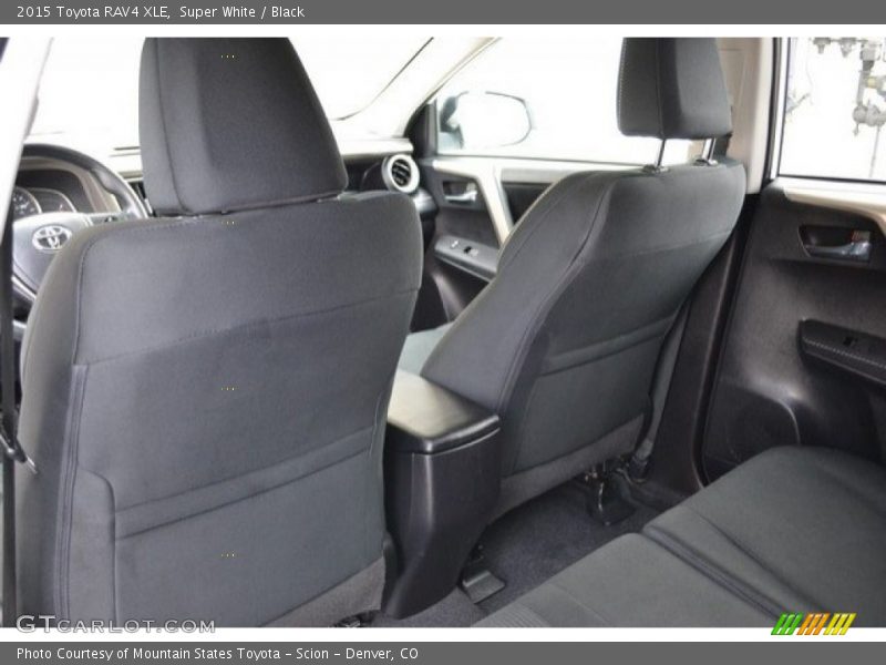 Super White / Black 2015 Toyota RAV4 XLE