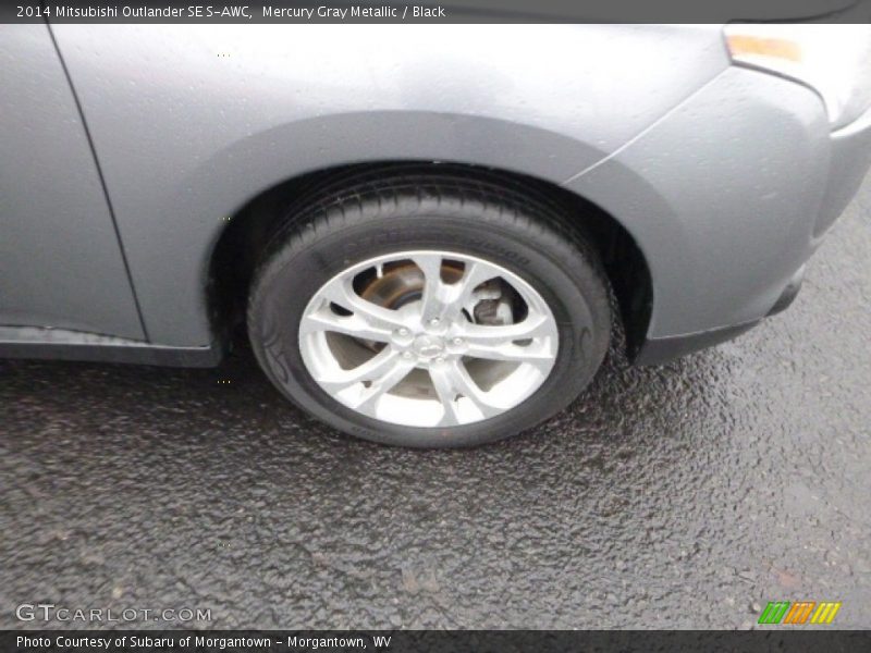 Mercury Gray Metallic / Black 2014 Mitsubishi Outlander SE S-AWC