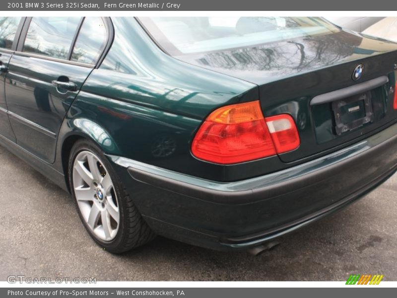 Fern Green Metallic / Grey 2001 BMW 3 Series 325i Sedan