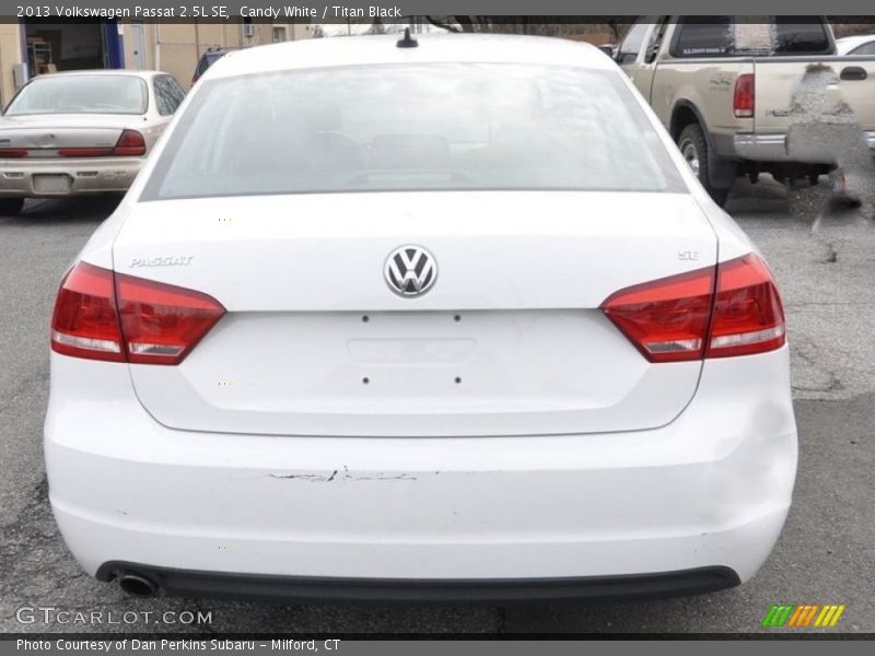 Candy White / Titan Black 2013 Volkswagen Passat 2.5L SE