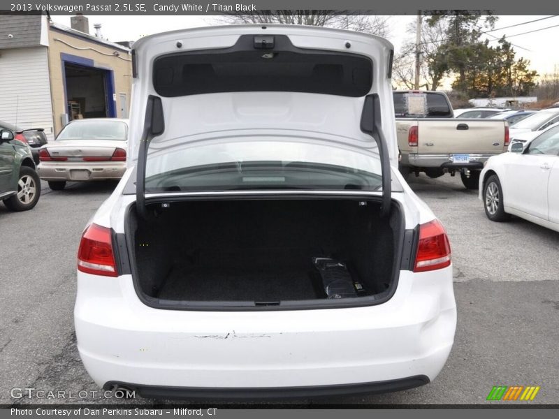 Candy White / Titan Black 2013 Volkswagen Passat 2.5L SE