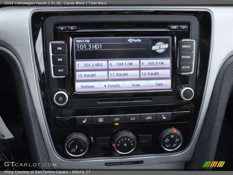 Candy White / Titan Black 2013 Volkswagen Passat 2.5L SE