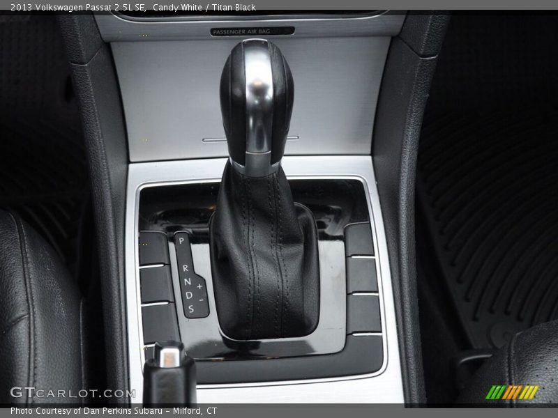 Candy White / Titan Black 2013 Volkswagen Passat 2.5L SE