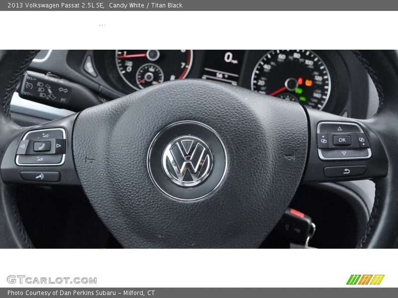 Candy White / Titan Black 2013 Volkswagen Passat 2.5L SE