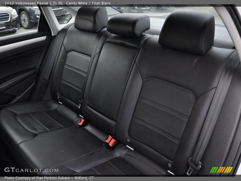 Candy White / Titan Black 2013 Volkswagen Passat 2.5L SE